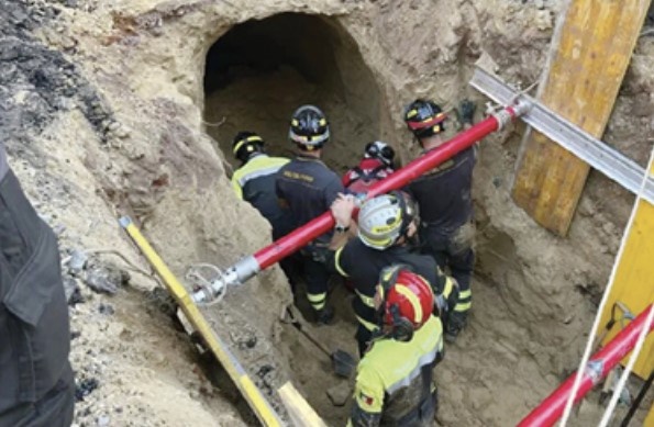 رجل يحفر حفرة لسرقة مصرف في روما فسقط فيها