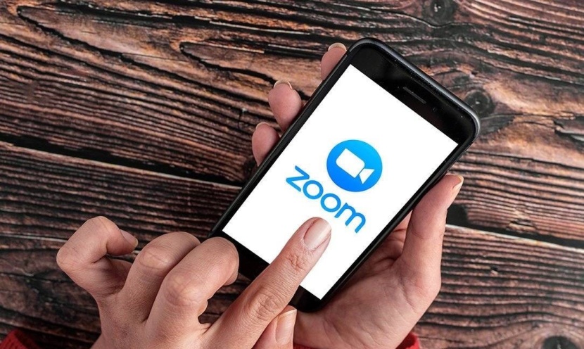 «زووم» يعالج ثغرة تسمح بتحكم «الهاكرز» في نظام التشغيل