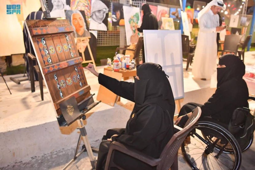 100 عمل لـ 80 فنانا تشكيليا في بيت حائل التراثي