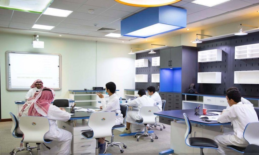 «التعليم المدمج» .. فرص مرنة تؤهل طلاب الثانوية للمستقبل