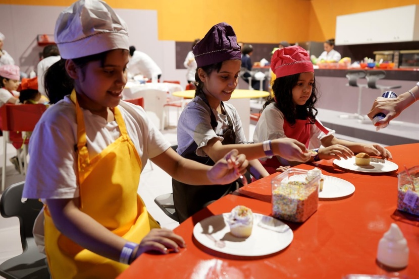 بأصناف محلية وأطباق عالمية.. أطفال وفتيات يتنافسون على لقب شيف مهرجان العودة إلى الرياض