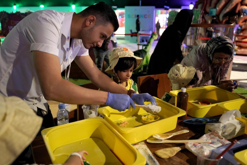 مهرجان العودة إلى الرياض.. تجارب الأطفال من محاكاة النباتات إلى استكشاف الحيوانات المنقرضة
