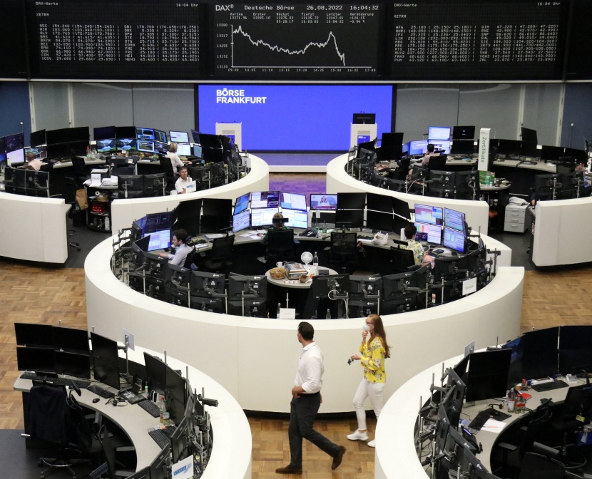 ألمانيا تتصدر هبوط الأسهم الأوروبية بسبب معنويات المستهلكين وتصريحات لباول