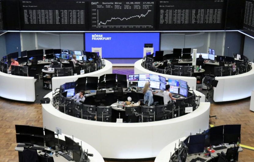 الأسهم الأوروبية تتجاهل مخاوف التباطؤ وتعوض خسائر مطلع الأسبوع