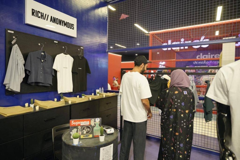 براند سعودي ينافس ماركات عالمية بتصاميم مبتكرة وتطريز من الذهب