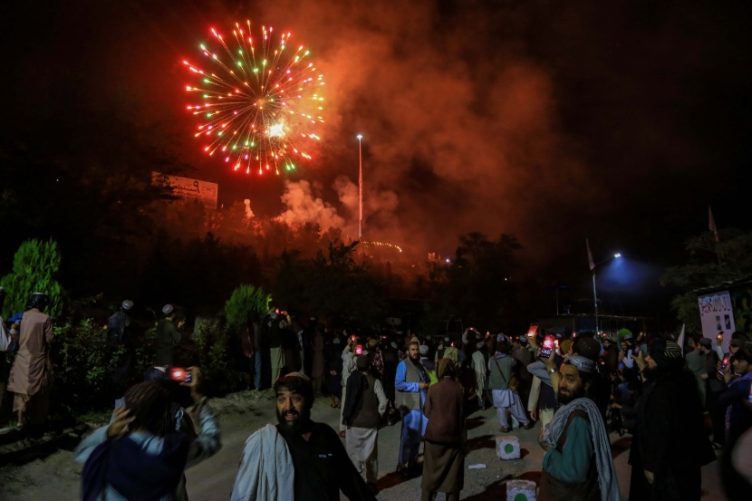 طالبان تطلق الألعاب النارية احتفالا بالذكرى الأولى لانسحاب أمريكا من أفغانستان