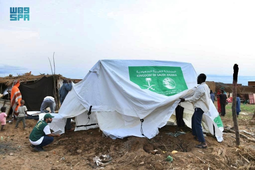 مركز الملك سلمان للإغاثة يواصل توزيع المساعدات الإغاثية للمتضررين من الفيضانات في السودان