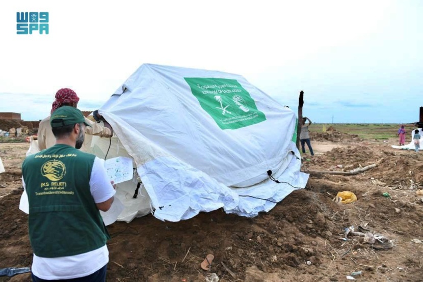 مركز الملك سلمان للإغاثة يواصل توزيع المساعدات الإغاثية للمتضررين من الفيضانات في السودان
