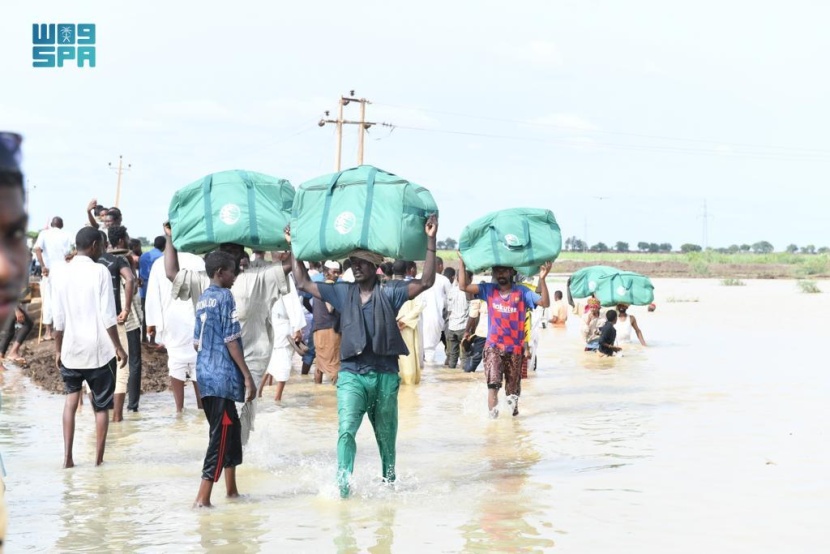 مركز الملك سلمان للإغاثة يواصل توزيع المساعدات الإغاثية للمتضررين من الفيضانات في السودان