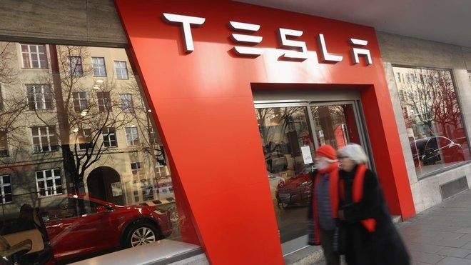 لجذب صغار المستثمرين .. مساهمو "تسلا" يوافقون على تجزئة أسهم الشركة