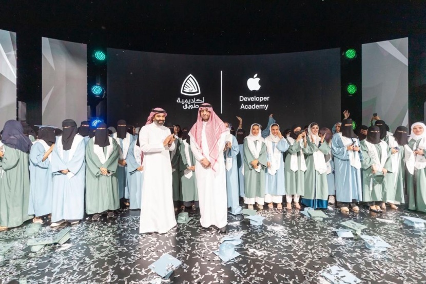 تتويجا لشراكتها الاستراتيجية مع المملكة .. أكاديمية مطوري آبل النسائية تحتفي بتخريج أولى دفعاتها