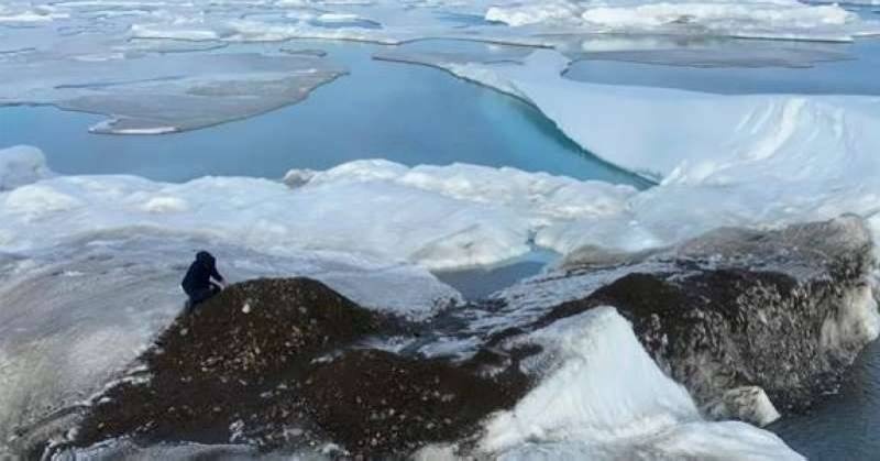 كان يعتقد أنه جزيرة .. اكتشاف جبل جليدي مغطى بالتراب