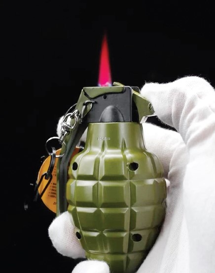 ولاعة على هيئة قنبلة تثير الذعر في مطار ألماني