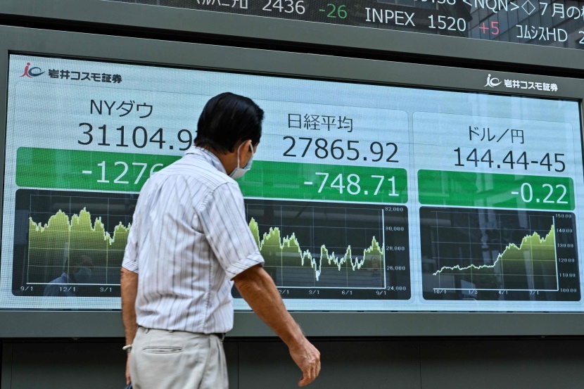 الأسهم اليابانية تنخفض 2 % أسبوعيا متأثرة بمخاوف الركود 