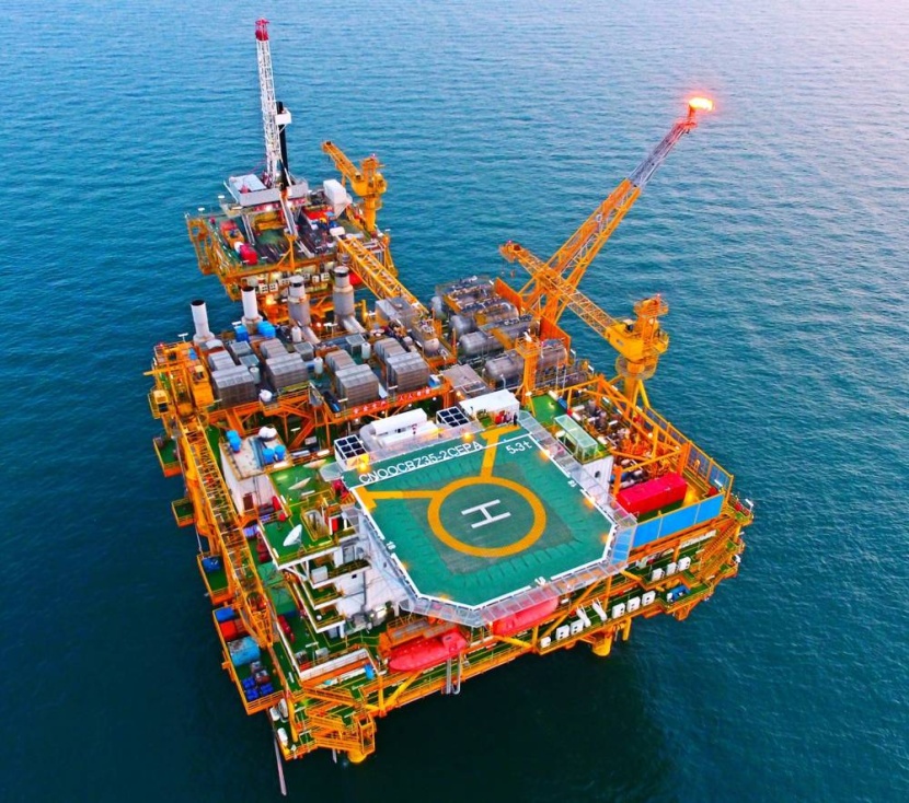 الاستقرار يغيب عن أسواق النفط .. عوامل متضادة تتجاذب مسار الأسعار