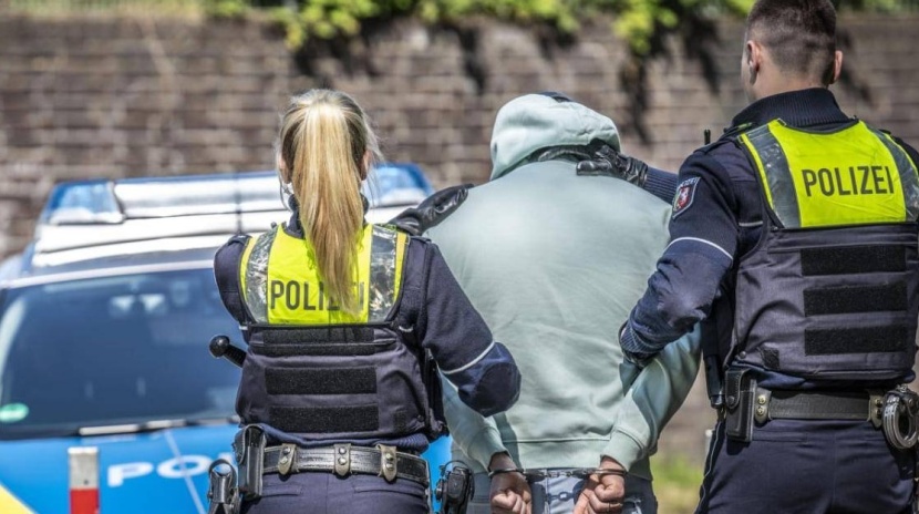 نسي حقيبة المخدرات في محطة قطار وذهب إلى الشرطة لاستردادها