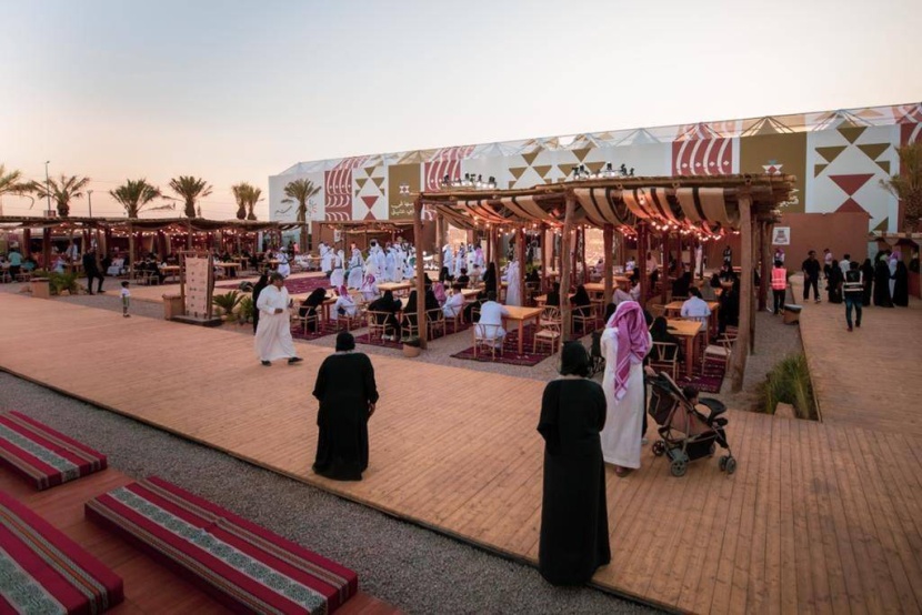 «سنام» .. جلسات العريشة تروي عطش الزوار بالعودة إلى عبق الماضي