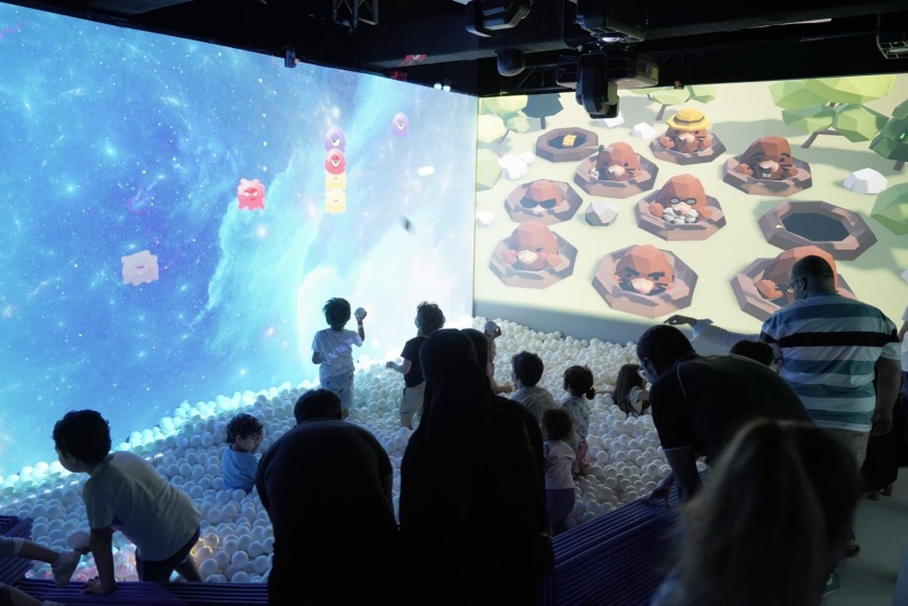 في مهرجان العودة إلى الرياض.. أطفال يخوضون مغامرات تفاعلية عبر الشاشات