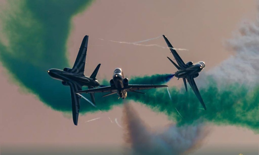 صقور الطيران .. يخطفون الأنظار ويرسمون في سماء المملكة تحية فخر