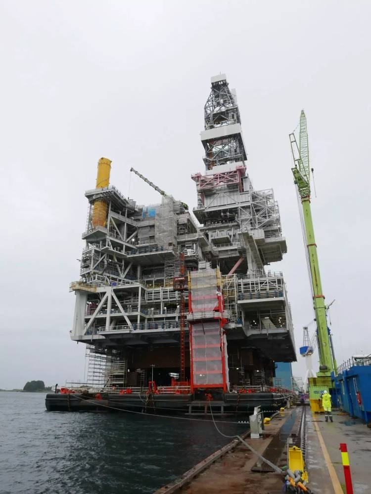 تقلبات النفط .. ترجمة فعلية لضبابية التطورات في أوكرانيا ورفع أسعار الفائدة