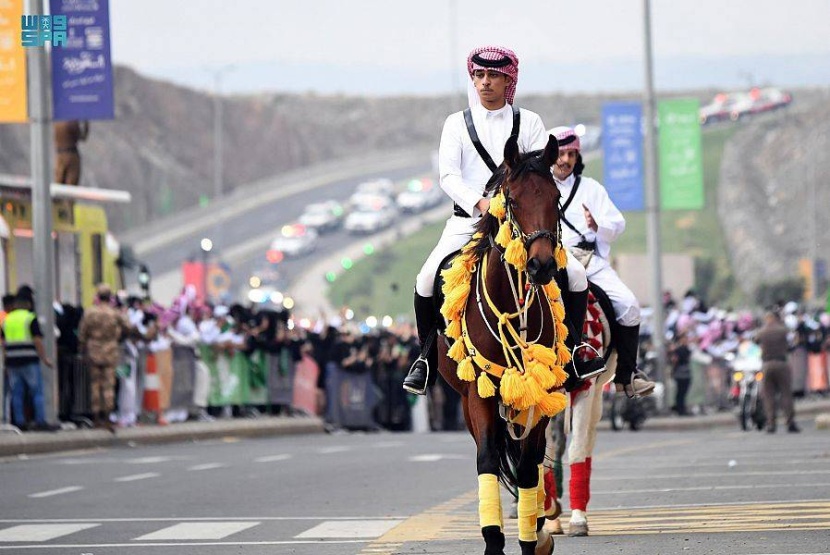عسير .. عروض فولكلورية تراثية احتفاء بيوم الوطن