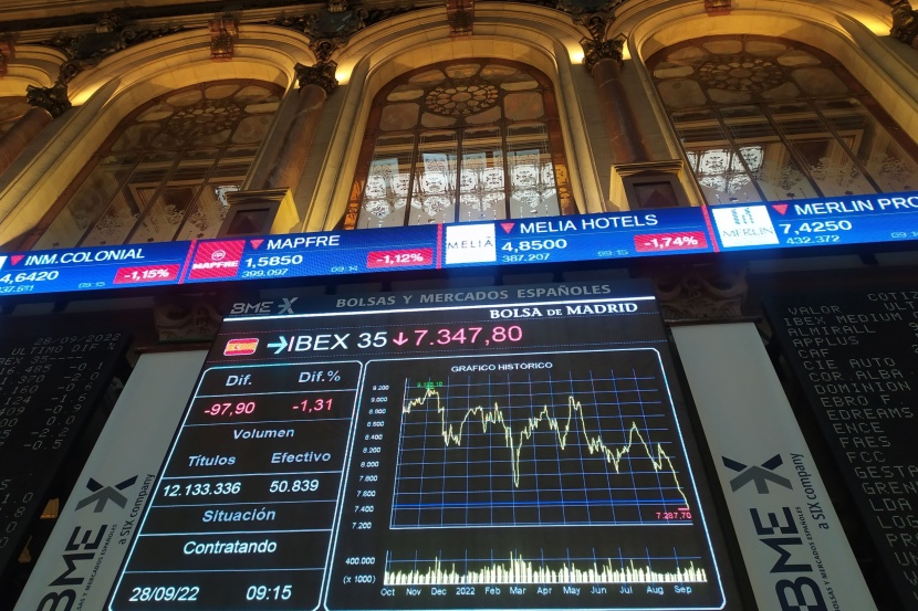 ارتفاع الأسهم الأوروبية مع تدخل بنك إنجلترا لتهدئة أسواق السندات