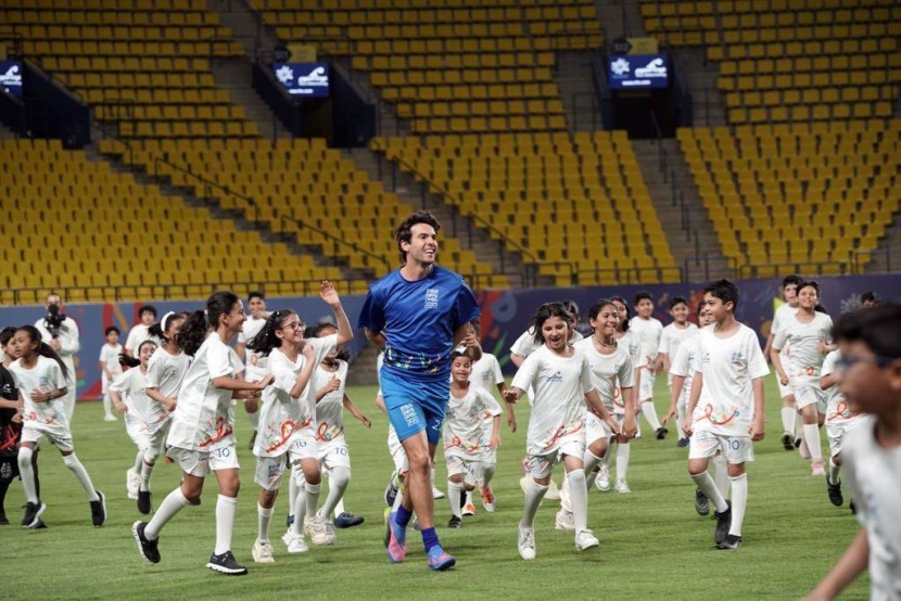 100 طفل وطفلة يفوزون على نجوم البرازيل في مهرجان العودة إلى الرياض