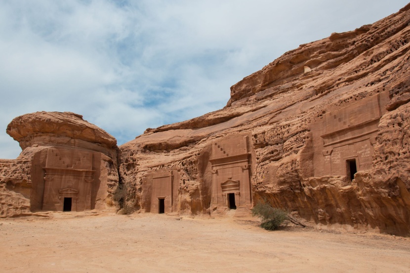 الهيئة الملكية لمحافظة العلا توقع اتفاقية مع متحف اللوفر في باريس