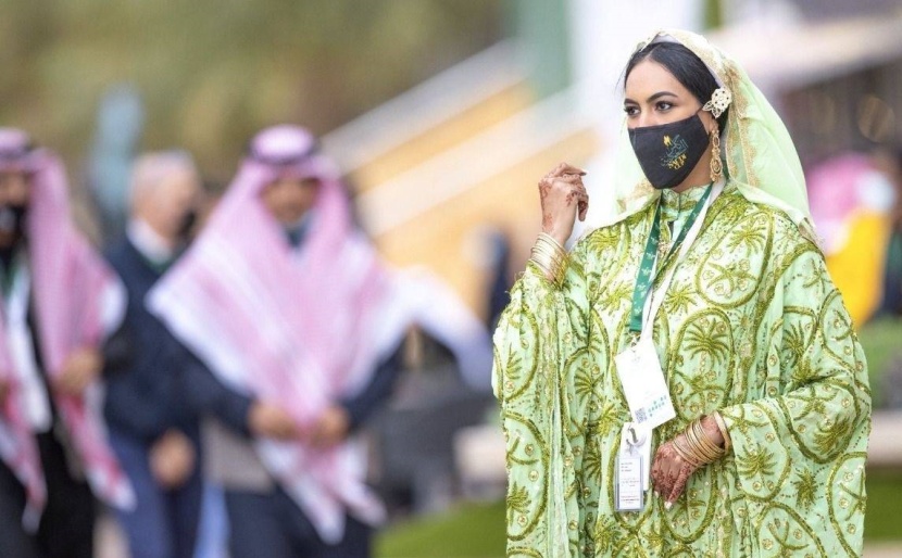 «الفنون البصرية» و«الأزياء» .. «إقامة التقاء» في «جاكس الدرعية»