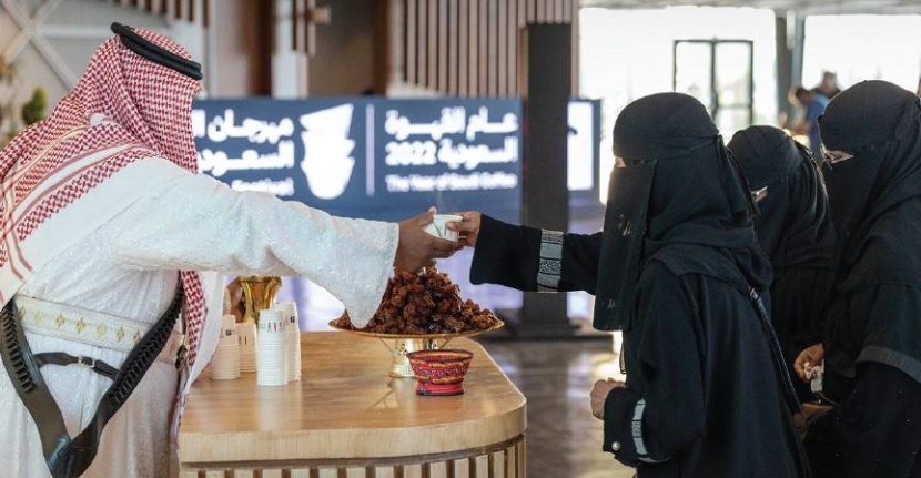 «القهوة السعودية» .. رحلة ثقافية ودلالات حضارية