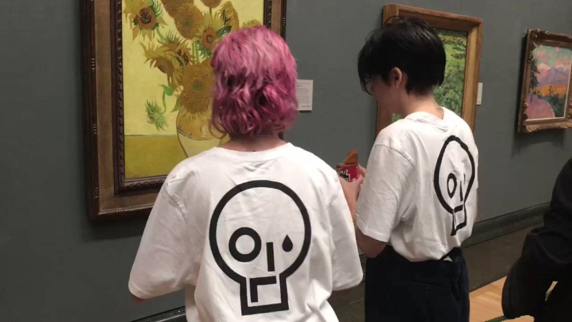 تبلغ 84 مليون دولار .. لوحة «دوار الشمس» لفان غوخ تتعرض للاعتداء