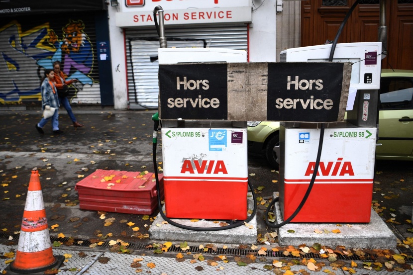 إضرابات مصافي النفط في فرنسا تتواصل .. 5 مواقع خارج الخدمة