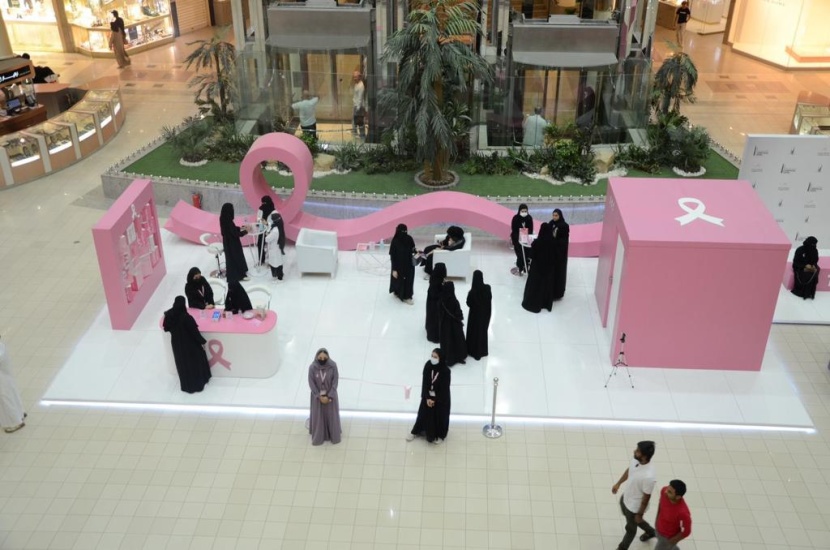 تدشين معرض "واجهي خوفك" التوعوي بسرطان الثدي .. وآلية للفحص الذاتي