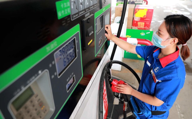 أسعار النفط تتراجع جراء انخفاض الطلب على الوقود في الصين