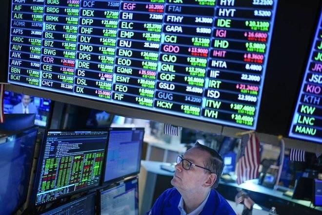 وول ستريت ترتفع بدعم من إشارات إبطاء وتيرة رفع الفائدة