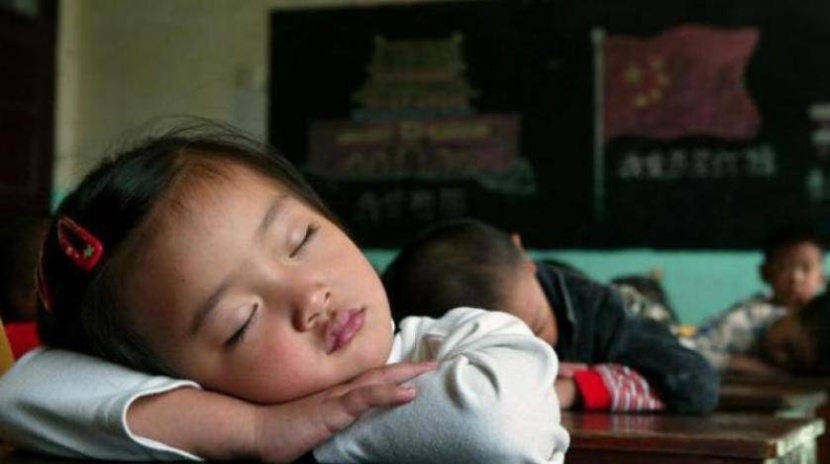 متى يتوقف الأطفال الصغار عن أخذ القيلولة؟