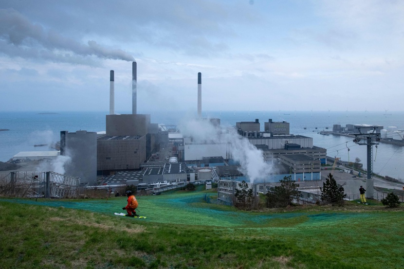 النفط يتراجع بفعل زيادة المخزونات الأمريكية  