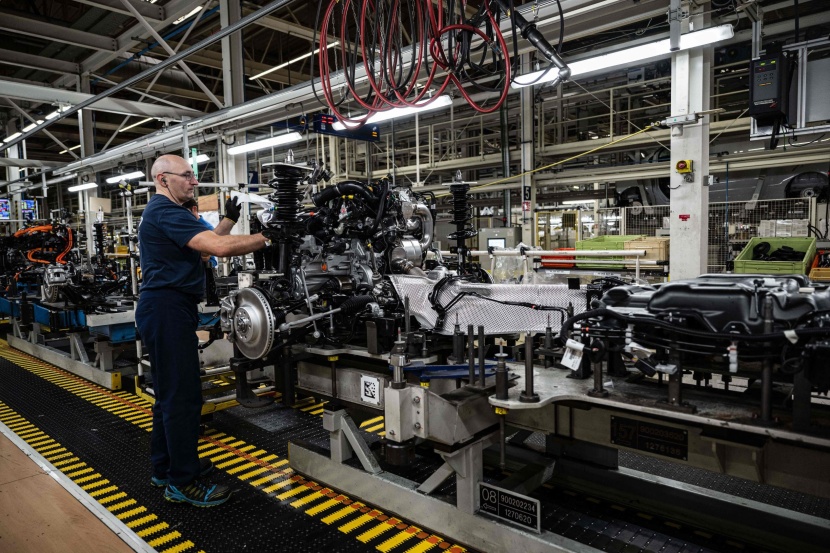 أوروبا تتجه لحظر بيع سيارات الاحتراق الداخلي بدءا من 2035