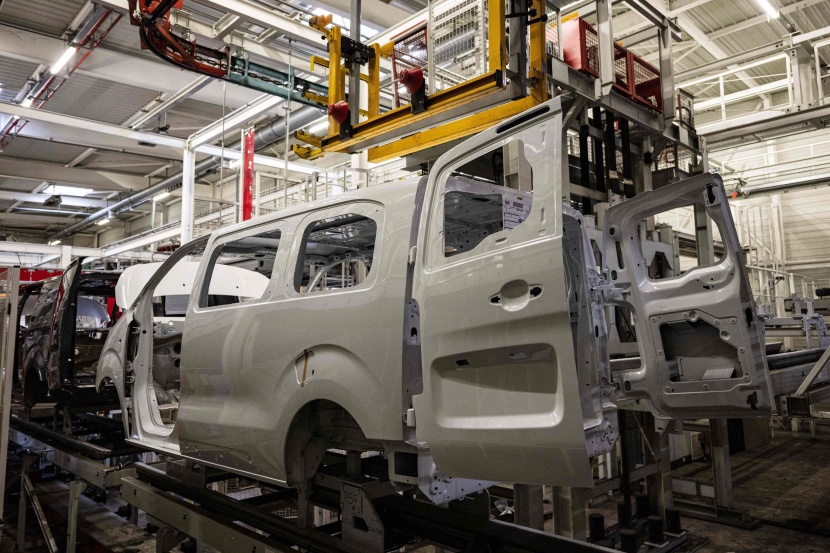 أوروبا تتجه لحظر بيع سيارات الاحتراق الداخلي بدءا من 2035