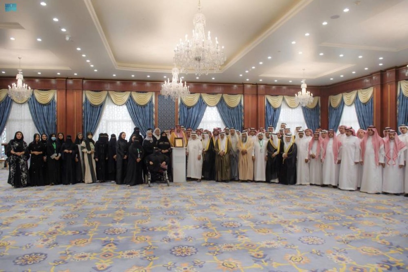 أمير المدينة المنورة يحتفي برموز الإعلام في المنطقة