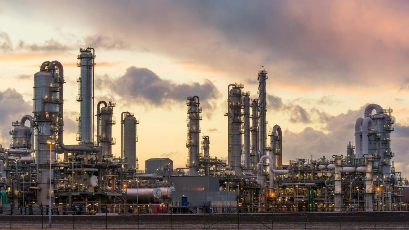 النفط يتراجع 1.8 ‭%‬ إلى 95.3 دولار مع توسيع الصين قيود كورونا