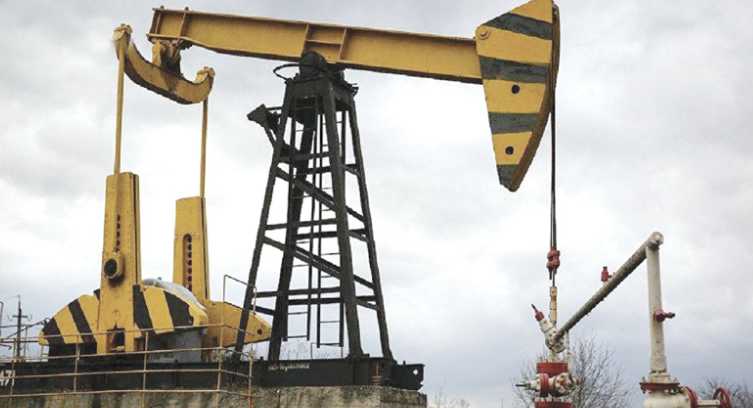 2 % مكاسب أسبوعية لأسعار النفط في أسبوع .. قيود الجائحة في الصين تكبح الأسعار