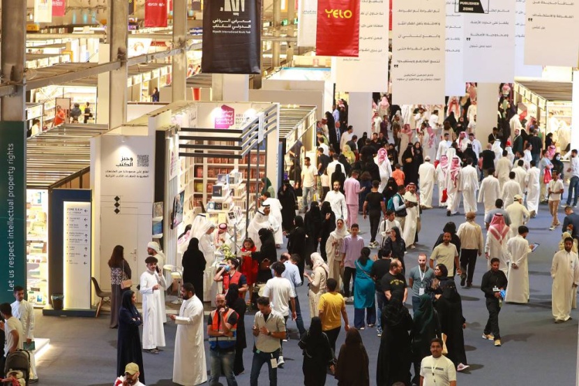 معرض الرياض للكتاب .. عالم يتسع لخيال زواره