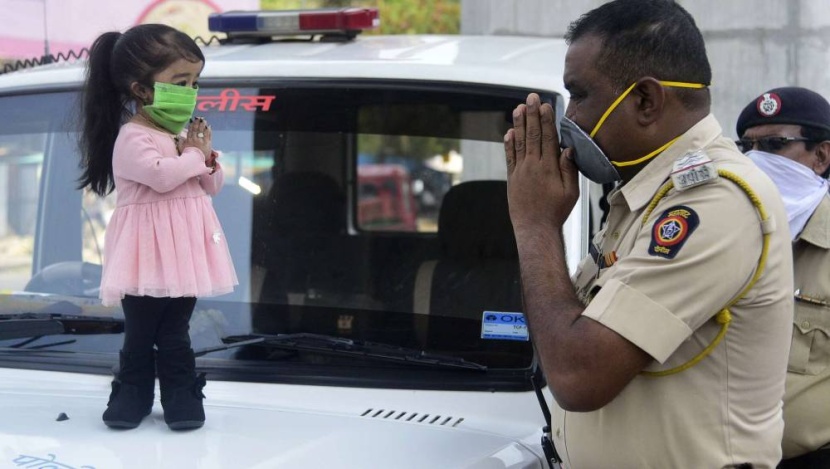 ولاية هندية تحظر كلمة «مرحبا» .. لا تؤجج المشاعر