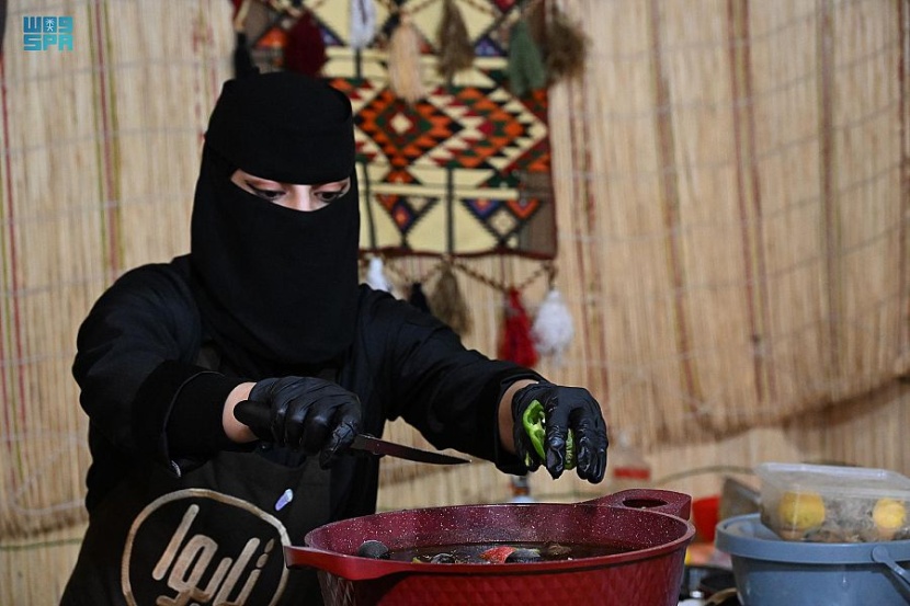 «الصيادية» وجبة ساحلية يعدها أهالي تبوك على طريقتهم