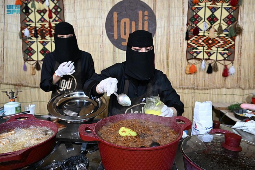 «الصيادية» وجبة ساحلية يعدها أهالي تبوك على طريقتهم