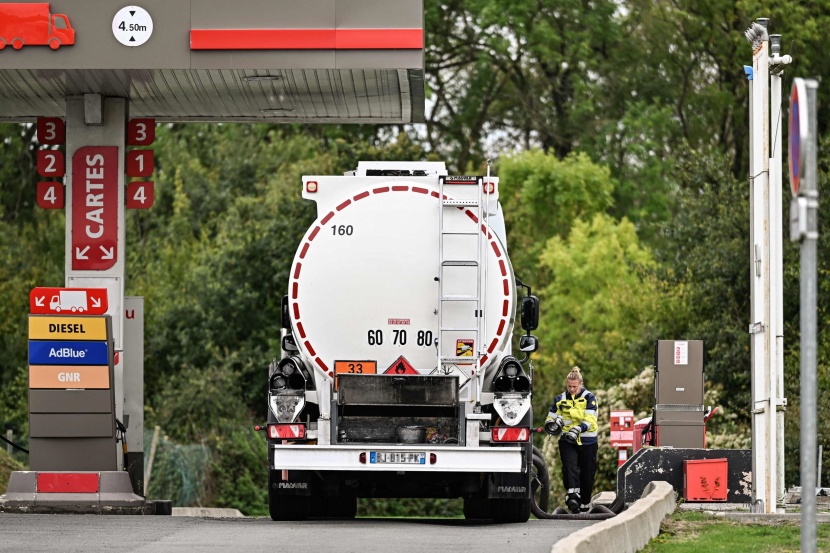 نقص الوقود في المحطات يجبر فرنسا للجوء إلى مخزونها النفطي الاستراتيجي