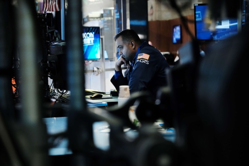 الأسهم الأمريكية تواصل التراجع بفعل بيانات الوظائف .. "ستاندرد آند بورز" يهبط 2.2%