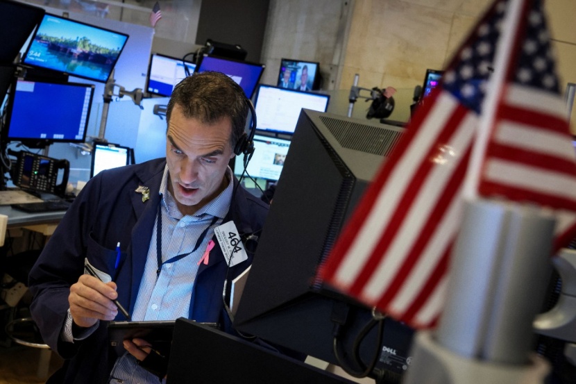 الأسهم الأمريكية تواصل التراجع بفعل بيانات الوظائف .. "ستاندرد آند بورز" يهبط 2.2%