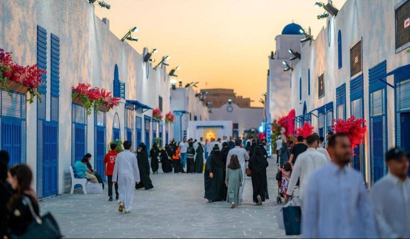 «أوتلت الرياض» .. تجربة دمجت التسوق بمشاهد بصرية مستوحاة من ثقافة العالم